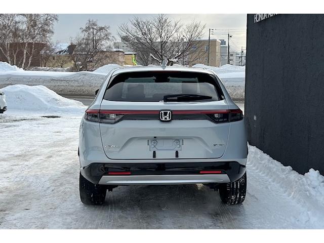 ヴェゼル ｅ：ＨＥＶ　Ｚ　メーカーＯＰ９インチナビ　フルセグＴＶ　バックモニター　パワーバックドア　ワイヤレス充電　シートヒーター　ＬＥＤヘッドライト（3枚目）