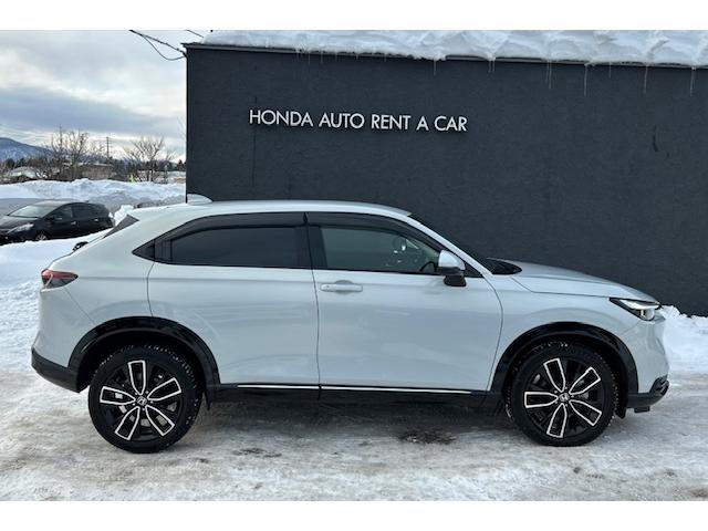 ヴェゼル ｅ：ＨＥＶ　Ｚ　メーカーＯＰ９インチナビ　フルセグＴＶ　バックモニター　パワーバックドア　ワイヤレス充電　シートヒーター　ＬＥＤヘッドライト（4枚目）