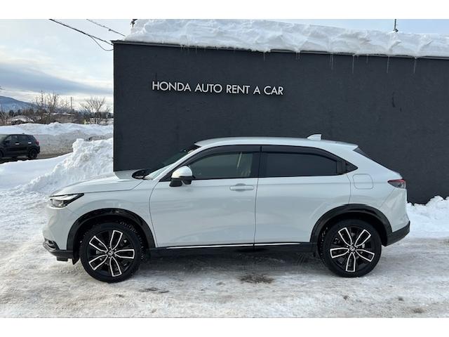 ヴェゼル ｅ：ＨＥＶ　Ｚ　メーカーＯＰ９インチナビ　フルセグＴＶ　バックモニター　パワーバックドア　ワイヤレス充電　シートヒーター　ＬＥＤヘッドライト（5枚目）