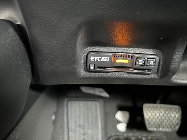 ヴェゼル ｅ：ＨＥＶ　Ｚ　メーカーＯＰ９インチナビ　フルセグＴＶ　バックモニター　パワーバックドア　ワイヤレス充電　シートヒーター　ＬＥＤヘッドライト（23枚目）