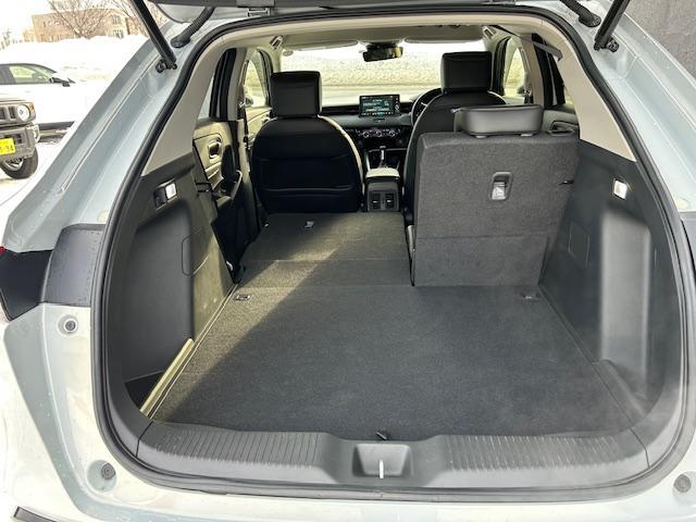 ヴェゼル ｅ：ＨＥＶ　Ｚ　メーカーＯＰ９インチナビ　フルセグＴＶ　バックモニター　パワーバックドア　ワイヤレス充電　シートヒーター　ＬＥＤヘッドライト（30枚目）