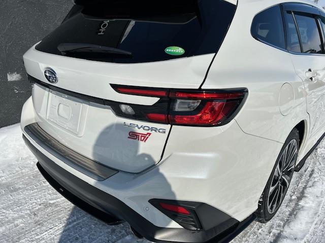 �V���[�v�ȃR�̎��^�̂k�d�c���C�g�ŁA��i�I�ȃ��A�r���[�����o�I