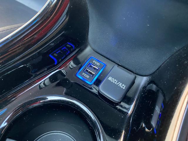 プリウス Ａツーリングセレクション　４ＷＤ　モデリスタエアロ　純正９インチナビ　フルセグ　Ｂカメラ　クルーズコントロール　Ｆシートヒーター　ＨＵＤ　ＢＳＭ　オートハイビーム　ビルトインＥＴＣ　車高調（4枚目）
