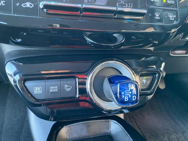 プリウス Ａツーリングセレクション　４ＷＤ　モデリスタエアロ　純正９インチナビ　フルセグ　Ｂカメラ　クルーズコントロール　Ｆシートヒーター　ＨＵＤ　ＢＳＭ　オートハイビーム　ビルトインＥＴＣ　車高調（17枚目）