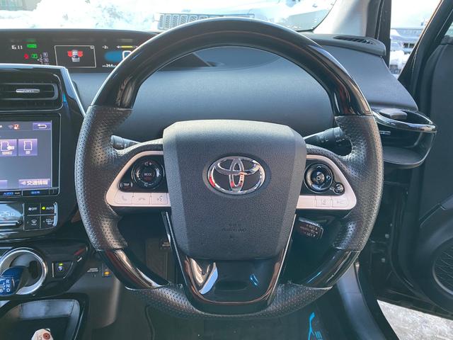 プリウス Ａツーリングセレクション　４ＷＤ　モデリスタエアロ　純正９インチナビ　フルセグ　Ｂカメラ　クルーズコントロール　Ｆシートヒーター　ＨＵＤ　ＢＳＭ　オートハイビーム　ビルトインＥＴＣ　車高調（18枚目）