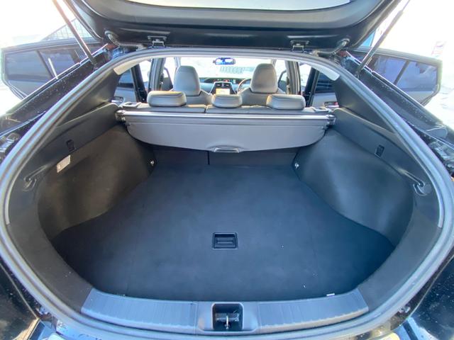 プリウス Ａツーリングセレクション　４ＷＤ　モデリスタエアロ　純正９インチナビ　フルセグ　Ｂカメラ　クルーズコントロール　Ｆシートヒーター　ＨＵＤ　ＢＳＭ　オートハイビーム　ビルトインＥＴＣ　車高調（26枚目）