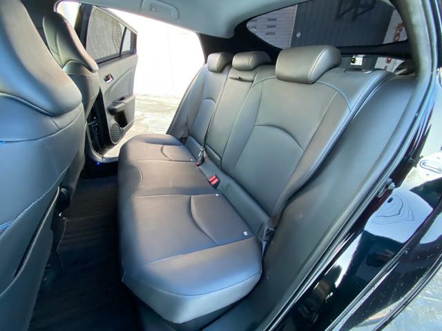 プリウス Ａツーリングセレクション　４ＷＤ　モデリスタエアロ　純正９インチナビ　フルセグ　Ｂカメラ　クルーズコントロール　Ｆシートヒーター　ＨＵＤ　ＢＳＭ　オートハイビーム　ビルトインＥＴＣ　車高調（27枚目）