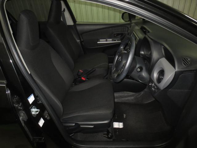 ヴィッツ Ｆ　４ＷＤ　寒冷地仕様　プッシュスタート　ナビＴＶ　Ｂｌｕｅｔｏｏｔｈ　バックカメラ　夏冬タイヤ付（9枚目）