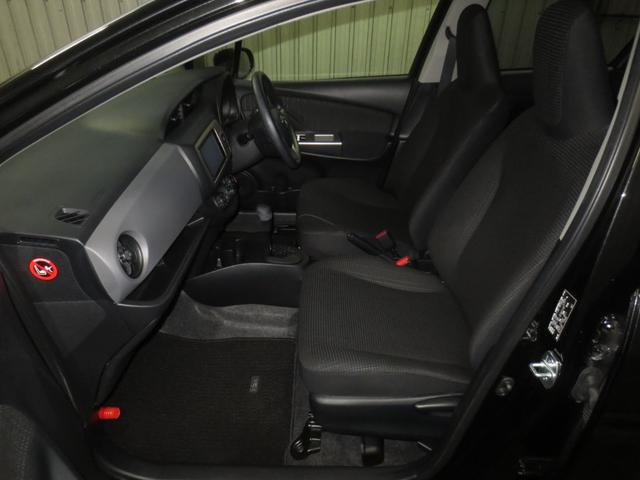ヴィッツ Ｆ　４ＷＤ　寒冷地仕様　プッシュスタート　ナビＴＶ　Ｂｌｕｅｔｏｏｔｈ　バックカメラ　夏冬タイヤ付（11枚目）