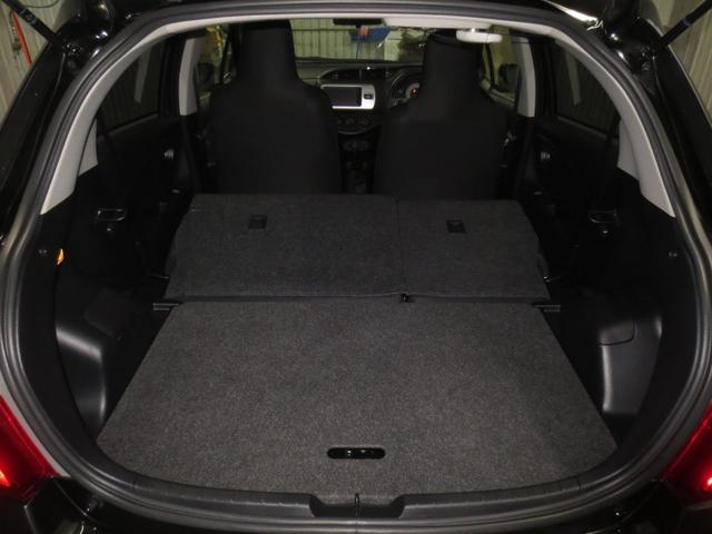 ヴィッツ Ｆ　４ＷＤ　寒冷地仕様　プッシュスタート　ナビＴＶ　Ｂｌｕｅｔｏｏｔｈ　バックカメラ　夏冬タイヤ付（16枚目）