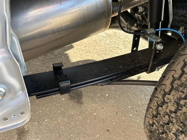 　４ＷＤ　ＡＴ　アイドリングストップ　オートライト　ＡＢＳ　ＥＳＣ　エアコン　パワーステアリング　運転席エアバッグ　助手席エアバッグ(16枚目)