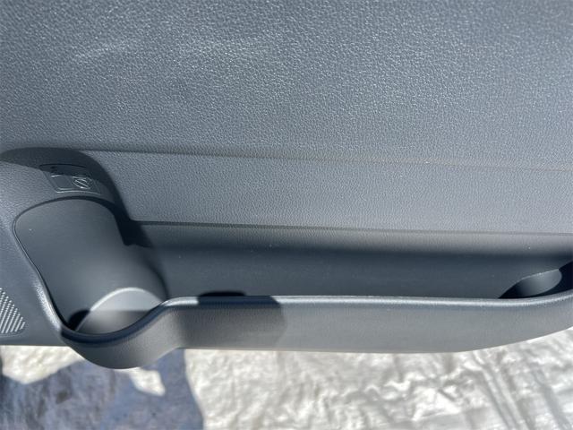 ムーヴキャンバス ストライプスＸ　バックカメラ　両側電動スライドドア　クリアランスソナー　衝突被害軽減システム　オートライト　スマートキー　アイドリングストップ　電動格納ミラー　ＣＶＴ　ＥＳＣ　エアコン　パワーステアリング（46枚目）