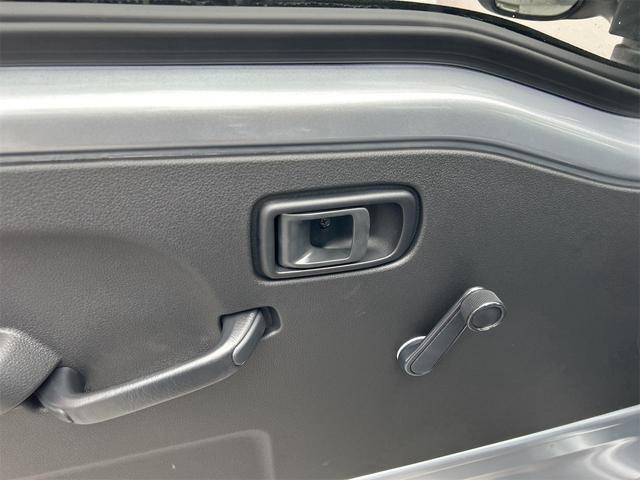 ハイゼットトラック ハイルーフ　４ＷＤ　ＣＶＴ　衝突被害軽減システム　クリアランスソナー　アイドリングストップ　オートライト　ＥＳＣ　エアコン　パワーステアリング（33枚目）