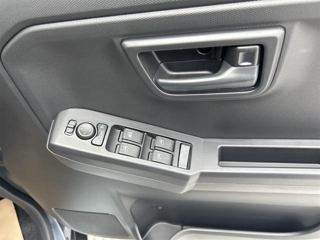 タフト Ｘ　４ＷＤ　バックカメラ　クリアランスソナー　衝突被害軽減システム　オートライト　ＬＥＤヘッドランプ　スマートキー　アイドリングストップ　電動格納ミラー　サンルーフ　ＣＶＴ　盗難防止システム　ＡＢＳ（12枚目）