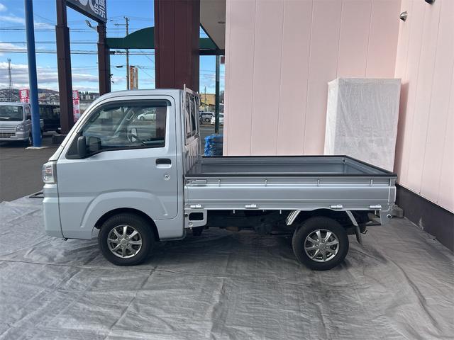 ハイゼットトラック スタンダード　４ＷＤ　ＣＶＴ　衝突被害軽減システム　クリアランスソナー　オートライト　アルミホイール　ＥＳＣ　エアコン　運転席エアバッグ（7枚目）