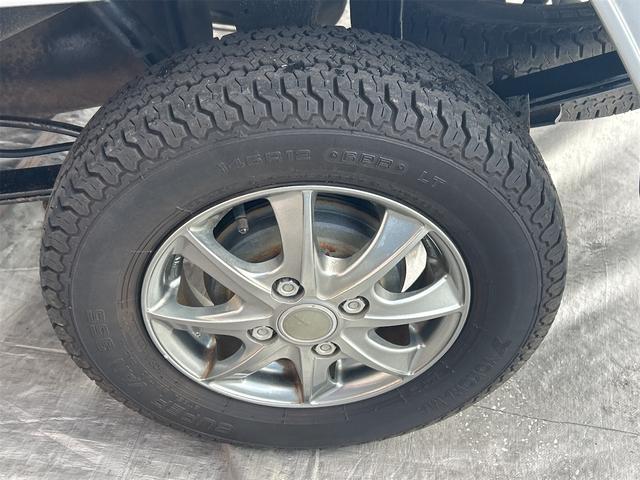 ハイゼットトラック スタンダード　４ＷＤ　ＣＶＴ　衝突被害軽減システム　クリアランスソナー　オートライト　アルミホイール　ＥＳＣ　エアコン　運転席エアバッグ（13枚目）