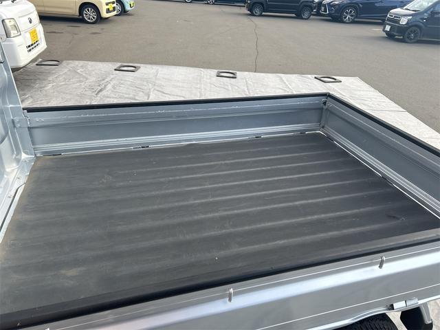 ハイゼットトラック スタンダード　４ＷＤ　ＣＶＴ　衝突被害軽減システム　クリアランスソナー　オートライト　アルミホイール　ＥＳＣ　エアコン　運転席エアバッグ（17枚目）