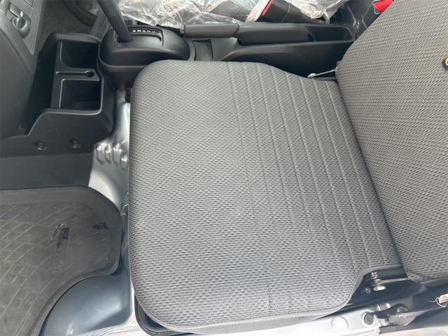ハイゼットトラック スタンダード　４ＷＤ　ＣＶＴ　衝突被害軽減システム　クリアランスソナー　オートライト　アルミホイール　ＥＳＣ　エアコン　運転席エアバッグ（25枚目）
