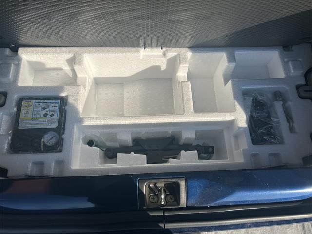 アルトラパン モード　ＥＴＣ　全周囲カメラ　ナビ　クリアランスソナー　レーンアシスト　衝突被害軽減システム　オートライト　ＨＩＤ　スマートキー　アイドリングストップ　電動格納ミラー　シートヒーター　ベンチシート　ＣＶＴ（27枚目）