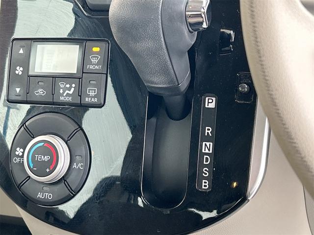 タント Ｘ　４ＷＤ　バックカメラ　両側スライド・片側電動　ナビ　オートライト　スマートキー　アイドリングストップ　電動格納ミラー　シートヒーター　ベンチシート　ＣＶＴ　ＥＳＣ　アルミホイール　エアコン（8枚目）