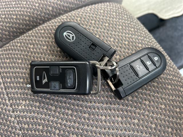 タント Ｘ　４ＷＤ　バックカメラ　両側スライド・片側電動　ナビ　オートライト　スマートキー　アイドリングストップ　電動格納ミラー　シートヒーター　ベンチシート　ＣＶＴ　ＥＳＣ　アルミホイール　エアコン（9枚目）