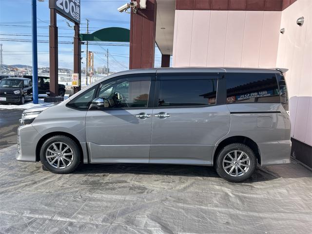 ヴォクシー ＺＳ　煌　４ＷＤ　４ＷＤ　バックカメラ　ナビ　レーンアシスト　衝突被害軽減システム　両側電動スライドドア　オートマチックハイビーム　オートライト　ＬＥＤヘッドランプ　スマートキー　アイドリングストップ　電動格納ミラー（7枚目）