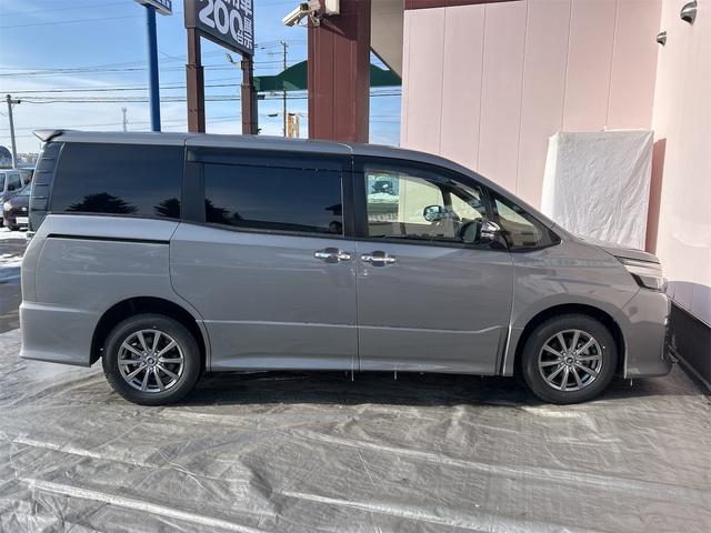 ヴォクシー ＺＳ　煌　４ＷＤ　４ＷＤ　バックカメラ　ナビ　レーンアシスト　衝突被害軽減システム　両側電動スライドドア　オートマチックハイビーム　オートライト　ＬＥＤヘッドランプ　スマートキー　アイドリングストップ　電動格納ミラー（8枚目）