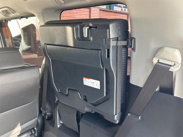 ヴォクシー ＺＳ　煌　４ＷＤ　４ＷＤ　バックカメラ　ナビ　レーンアシスト　衝突被害軽減システム　両側電動スライドドア　オートマチックハイビーム　オートライト　ＬＥＤヘッドランプ　スマートキー　アイドリングストップ　電動格納ミラー（15枚目）