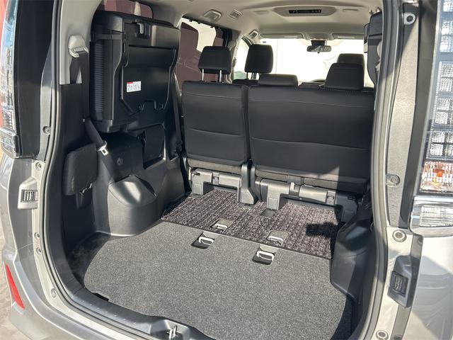 ヴォクシー ＺＳ　煌　４ＷＤ　４ＷＤ　バックカメラ　ナビ　レーンアシスト　衝突被害軽減システム　両側電動スライドドア　オートマチックハイビーム　オートライト　ＬＥＤヘッドランプ　スマートキー　アイドリングストップ　電動格納ミラー（17枚目）