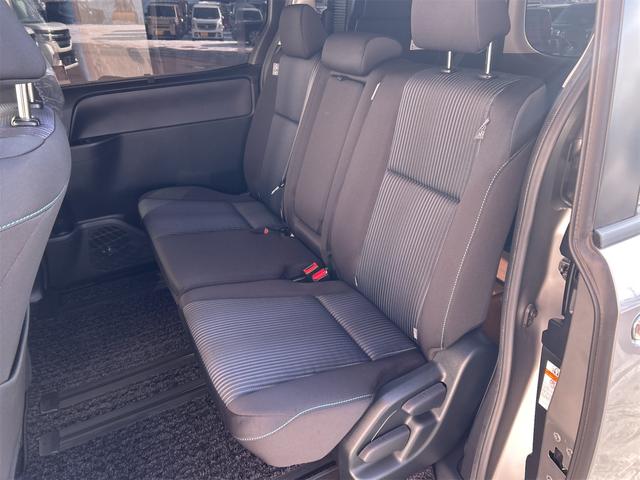 ヴォクシー ＺＳ　煌　４ＷＤ　４ＷＤ　バックカメラ　ナビ　レーンアシスト　衝突被害軽減システム　両側電動スライドドア　オートマチックハイビーム　オートライト　ＬＥＤヘッドランプ　スマートキー　アイドリングストップ　電動格納ミラー（19枚目）