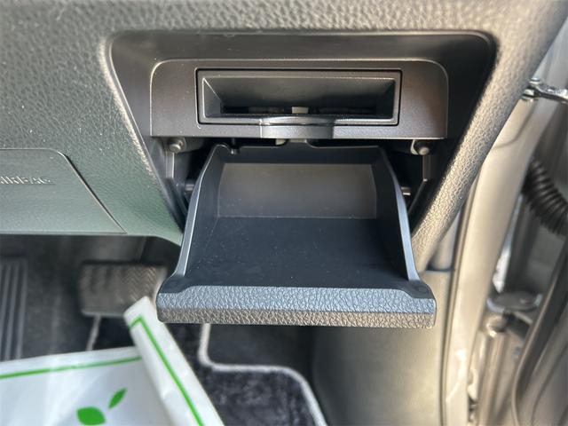 ヴォクシー ＺＳ　煌　４ＷＤ　４ＷＤ　バックカメラ　ナビ　レーンアシスト　衝突被害軽減システム　両側電動スライドドア　オートマチックハイビーム　オートライト　ＬＥＤヘッドランプ　スマートキー　アイドリングストップ　電動格納ミラー（43枚目）