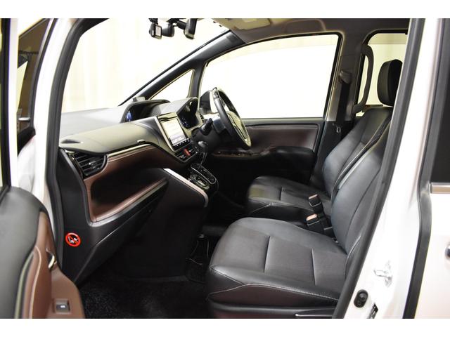 エスクァイア Gi 4WD 純正ナビ DTVバックカメラリヤフィリップダウンモニター クルーズコントロール ハーフレザーシート ドライブレコーダー オートマチックハイビーム コーナーセンサー 両側パワースライドドア(3枚目)