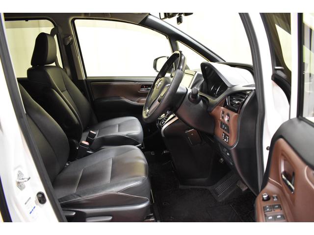 エスクァイア Gi 4WD 純正ナビ DTVバックカメラリヤフィリップダウンモニター クルーズコントロール ハーフレザーシート ドライブレコーダー オートマチックハイビーム コーナーセンサー 両側パワースライドドア(4枚目)