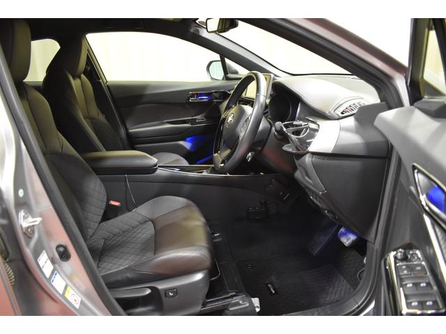 C-HR G-T 4WD 純正ナビ DTVバックカメラ エアロ付きF.S.R クルーズコントロールトヨタセーフティーセンス 前後ドライブレコーダー ハーフレザーシート シートヒーター オートマチックハイビーム ターボ車(4枚目)