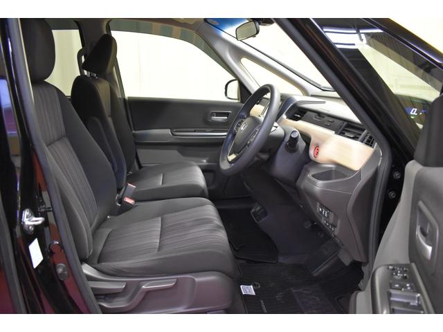 フリードハイブリッド ハイブリッド・Gホンダセンシング 4WD純正ナビDTVバックカメラ 後席モニター 両側パワースライドドア ホンダセンシング クルーズコントロール ETC シートヒーター プッシュスタート フォーグランプ(4枚目)