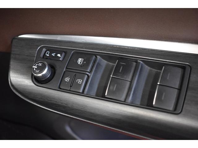 ハリアーハイブリッド Ｚ　レザーパッケージ　４ＷＤ　ディスプレイオーディオＤＴＶライブビューカメラ　ＴＳＳ　クルーズコントロール　レザーシート運転席助手席パワーシート　サンルーフ付　パワーバックドア　ハンドルウォーマー　モデリスタエアロ　ＥＴＣ（6枚目）