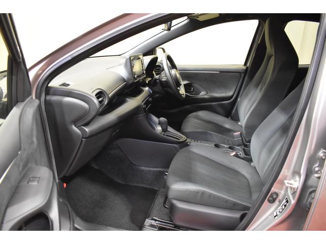 ヤリス ハイブリッドＸ　４ＷＤ　ディスプレイオーディオ　バックカメラ　ナビ　ＥＴＣ　クルーズコントロールトヨタセーフティーセンス　ドライブレコーダー　オートマチックハイビーム　ライトレベリング（3枚目）