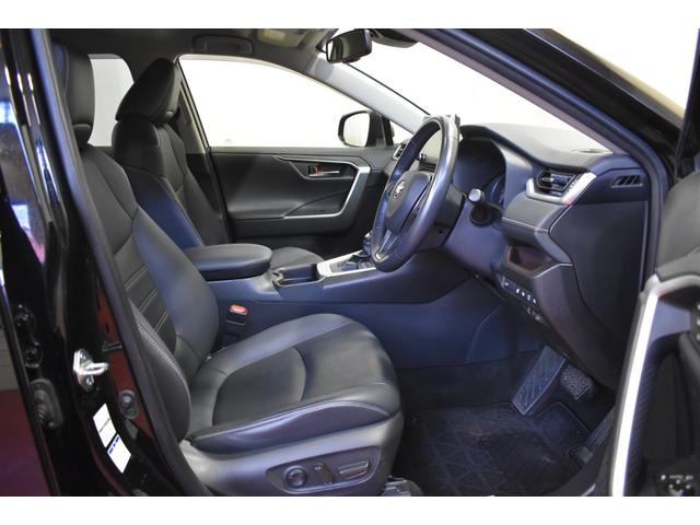 ＲＡＶ４ Ｇ　４ＷＤ　ディスプレイオーディオ　ライブビューカメラ　パワーバックドア　レザーシート運転席パワーシート　シートヒーター　ハンドルウォーマー　クルーズコントロールトヨタセーフティーセンス　ＢＳＭ（4枚目）