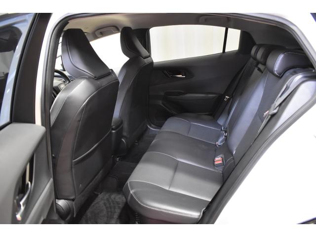 プリウス Ｚ　４ＷＤクルーズコントロールトヨタセーフティーセンス　レザーシート運転席パワーシートシートヒーター　ＥＴＣ２．０　デジタルインナーミラー　ＡＣ１００Ｖ　ディスプレイオーディオＤＴＶナビ　パワーバックドア（5枚目）
