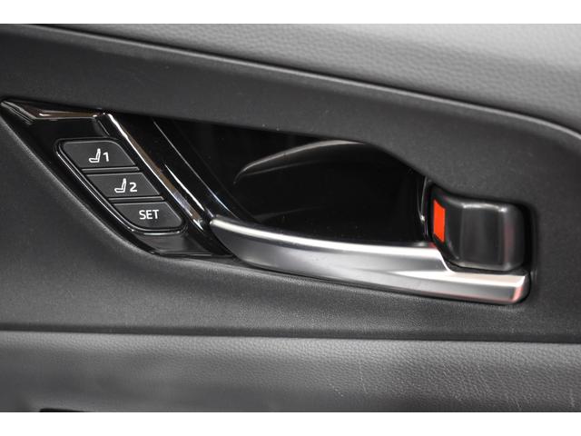 プリウス Ｚ　４ＷＤクルーズコントロールトヨタセーフティーセンス　レザーシート運転席パワーシートシートヒーター　ＥＴＣ２．０　デジタルインナーミラー　ＡＣ１００Ｖ　ディスプレイオーディオＤＴＶナビ　パワーバックドア（6枚目）