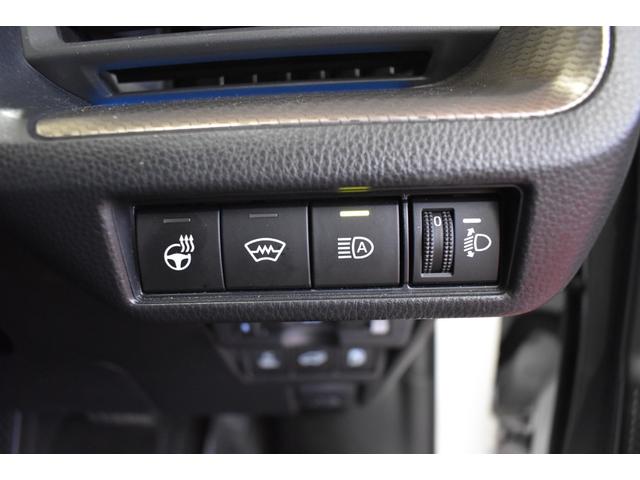 プリウス Ｚ　４ＷＤクルーズコントロールトヨタセーフティーセンス　レザーシート運転席パワーシートシートヒーター　ＥＴＣ２．０　デジタルインナーミラー　ＡＣ１００Ｖ　ディスプレイオーディオＤＴＶナビ　パワーバックドア（8枚目）