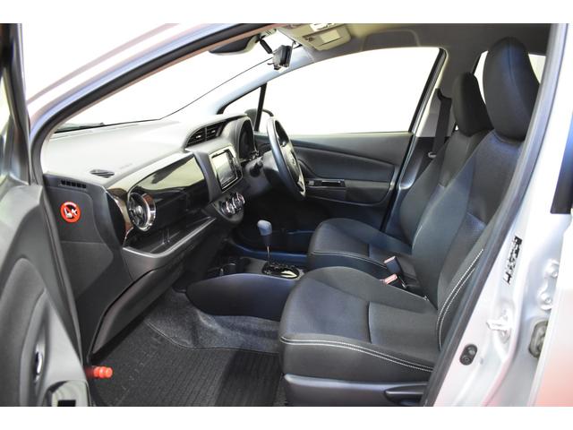 ヴィッツ Ｆ　セーフティーエディション　４ＷＤ　ナビＤＴＶバックカメラ　トヨタセーフティーセンス　フォーグランプ　プッシュスタート　ライトレベリング　オートマチックハイビーム　横滑り防止ＶＳＣ（3枚目）