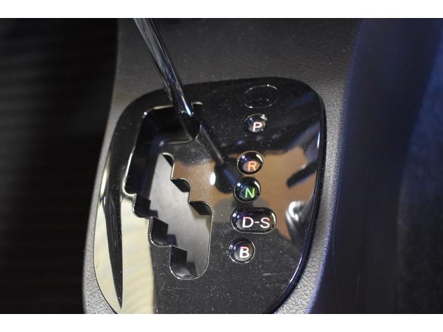 ヴィッツ Ｆ　セーフティーエディション　４ＷＤ　ナビＤＴＶバックカメラ　トヨタセーフティーセンス　フォーグランプ　プッシュスタート　ライトレベリング　オートマチックハイビーム　横滑り防止ＶＳＣ（9枚目）