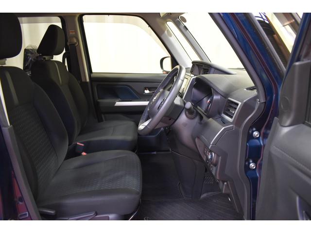 ルーミー カスタムＧ　４ＷＤ　ナビＤＴＶバックカメラ　リヤモニター付き　クルーズコントロールトヨタセーフティーセンス　プッシュスタート　シートヒーター　両側パワースライドドア　クリアランスソナー　ブレーキホールド（4枚目）