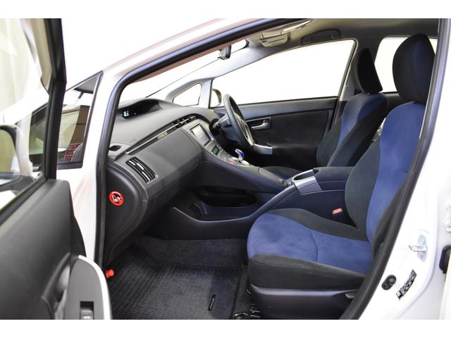 プリウス Ｓ　純正ナビＤＴＶバックカメラ　フォーグランプ　横滑り防止ＶＳＣ（3枚目）