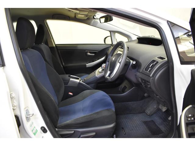 プリウス Ｓ　純正ナビＤＴＶバックカメラ　フォーグランプ　横滑り防止ＶＳＣ（4枚目）