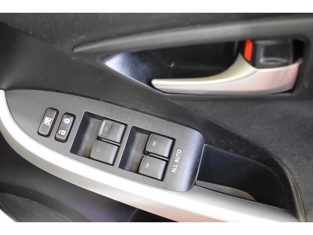 プリウス Ｓ　純正ナビＤＴＶバックカメラ　フォーグランプ　横滑り防止ＶＳＣ（5枚目）