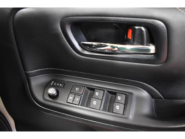 エスクァイア Ｇｉ　ブラックテーラード　４ＷＤ純正ナビＤＴＶ　アルパイン後席モニター　バックカメラ　クルーズコントロールトヨタセーフティーセンス　ＥＴＣ　レザーシート　シートヒーター　両側パワースライドドア　オートマチックハイビーム（5枚目）