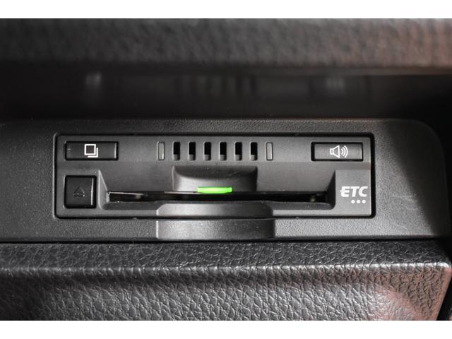 エスクァイア Ｇｉ　ブラックテーラード　４ＷＤ純正ナビＤＴＶ　アルパイン後席モニター　バックカメラ　クルーズコントロールトヨタセーフティーセンス　ＥＴＣ　レザーシート　シートヒーター　両側パワースライドドア　オートマチックハイビーム（7枚目）