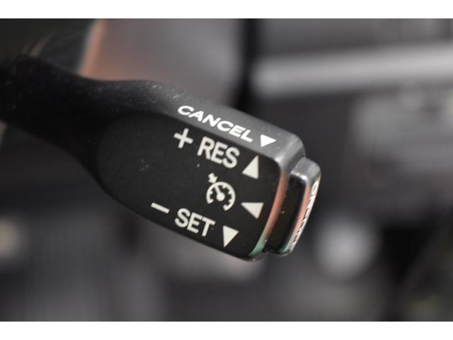 エスクァイア Ｇｉ　ブラックテーラード　４ＷＤ純正ナビＤＴＶ　アルパイン後席モニター　バックカメラ　クルーズコントロールトヨタセーフティーセンス　ＥＴＣ　レザーシート　シートヒーター　両側パワースライドドア　オートマチックハイビーム（8枚目）